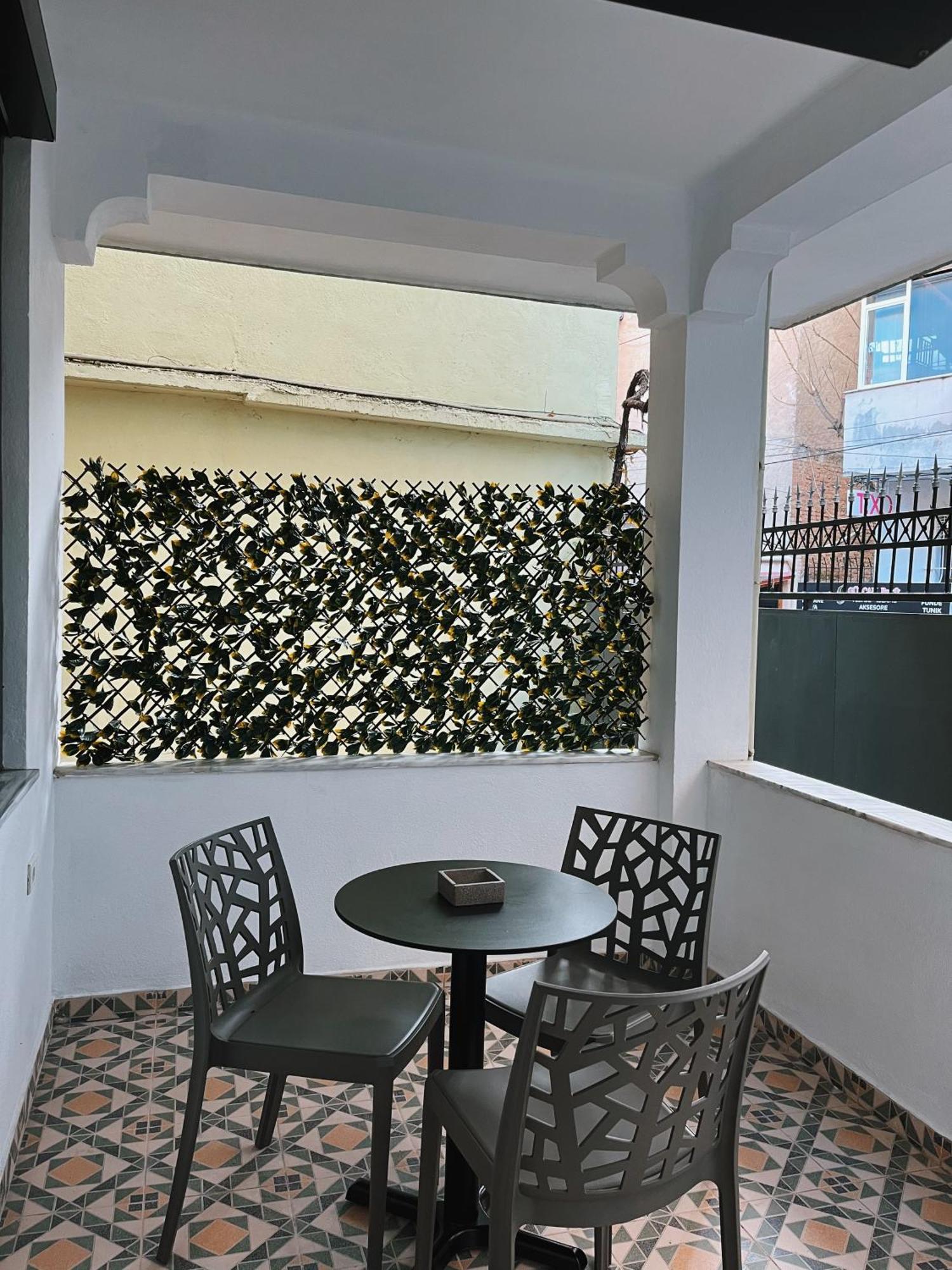 Clinton Tirana Inn Exterior photo